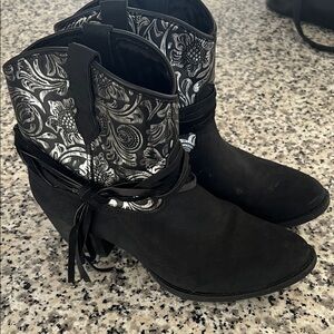Dingo Valerie Black and White Western Ankle Boots